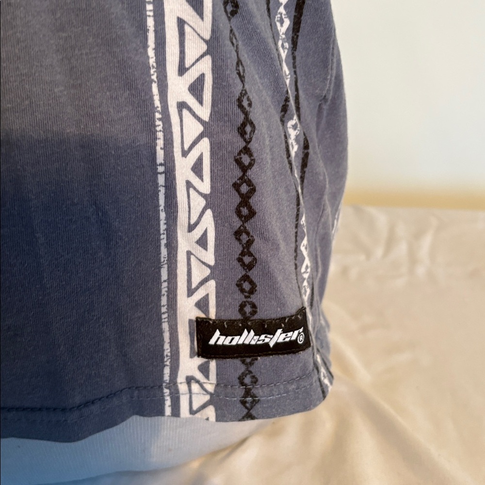 HOLLISTER Tee - Picture 2 of 5